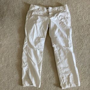American Eagle beachy distressed white chinos low rise size 4